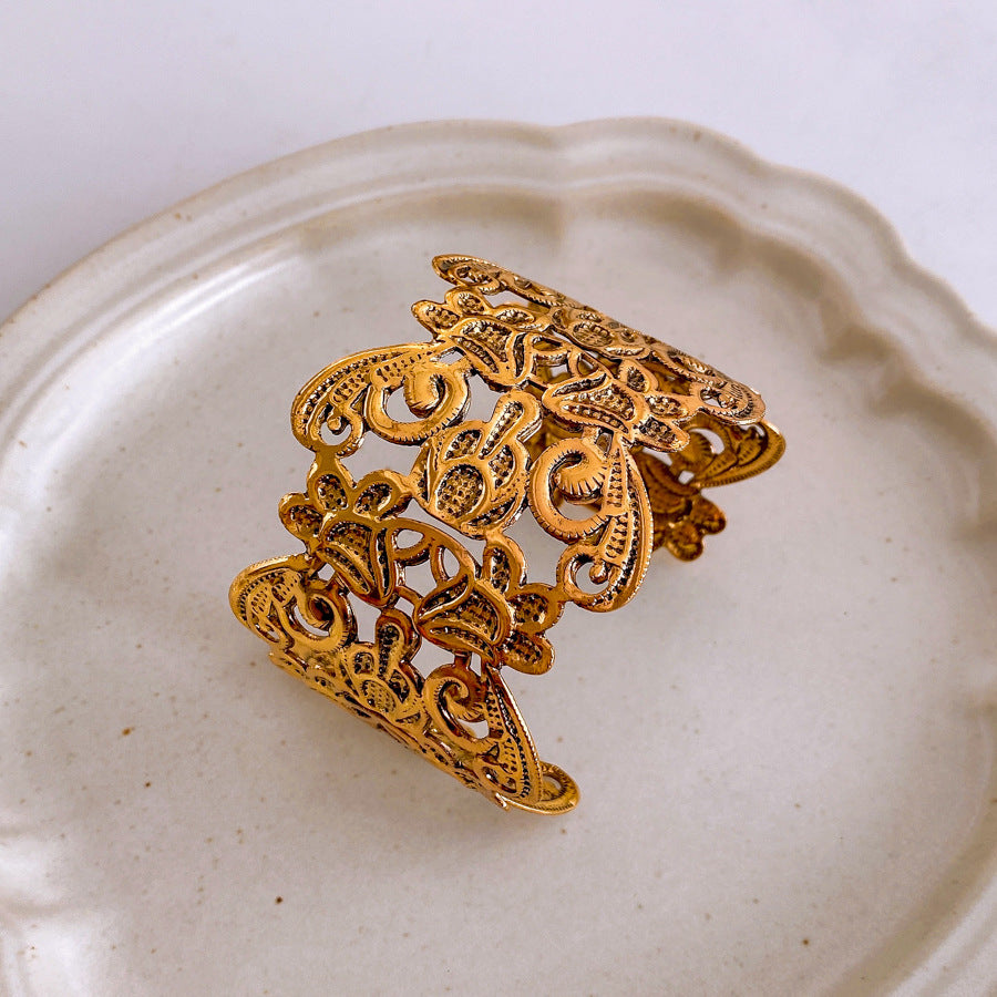 European Metal Flower Cutout Open-ended Bracelet Armband