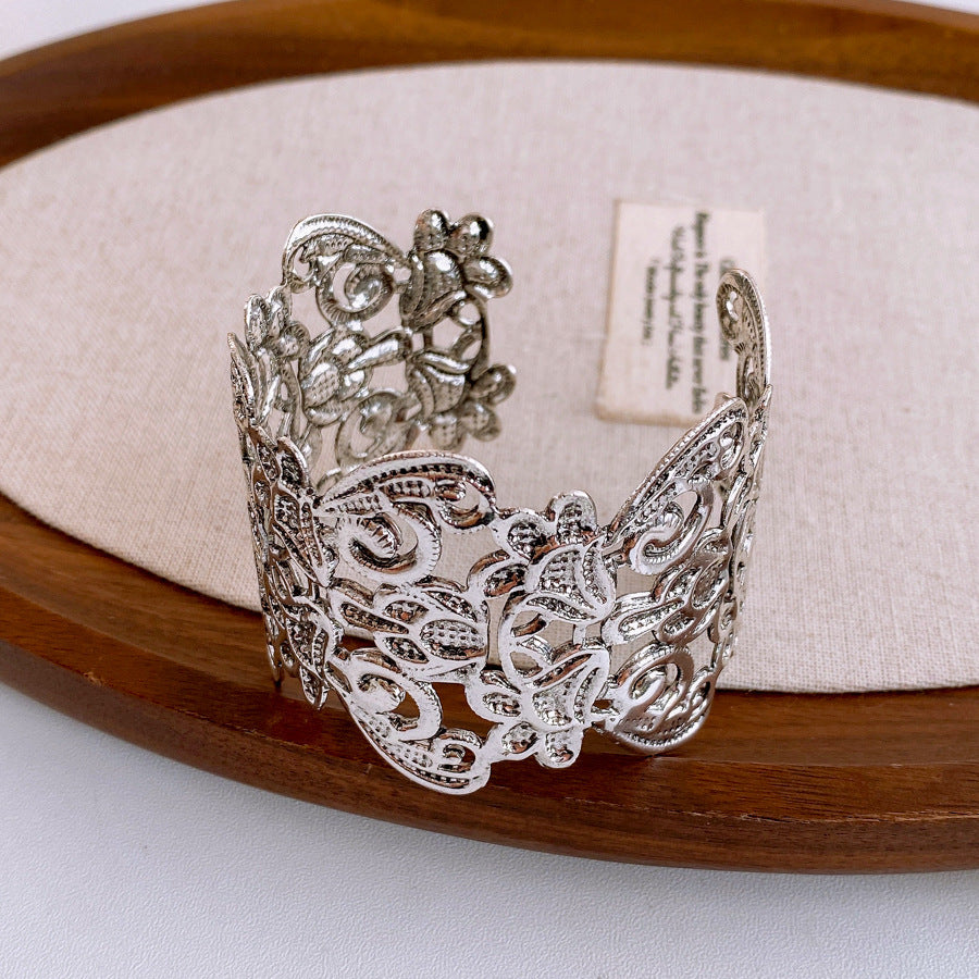 European Metal Flower Cutout Open-ended Bracelet Armband