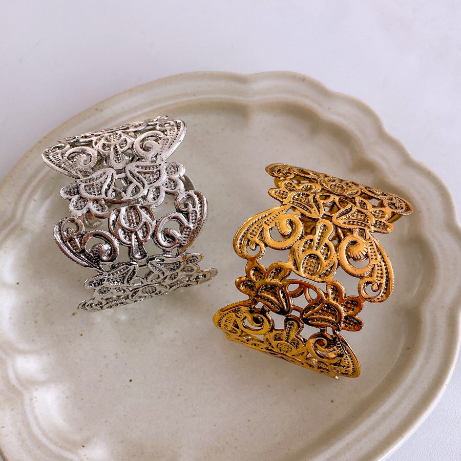 European Metal Flower Cutout Open-ended Bracelet Armband