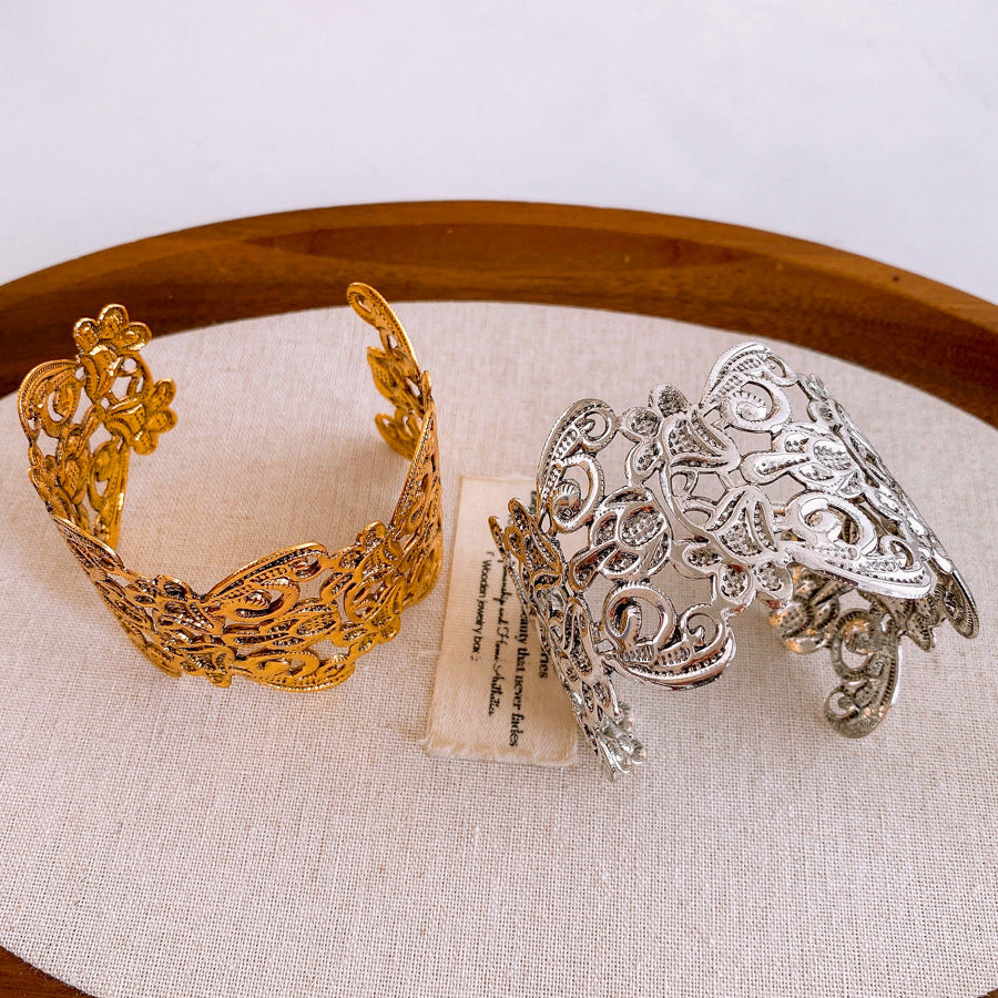 European Metal Flower Cutout Open-ended Bracelet Armband